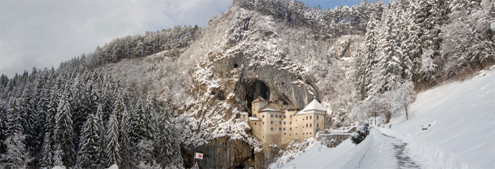 Slovenia-Castello di Prediama.jpg